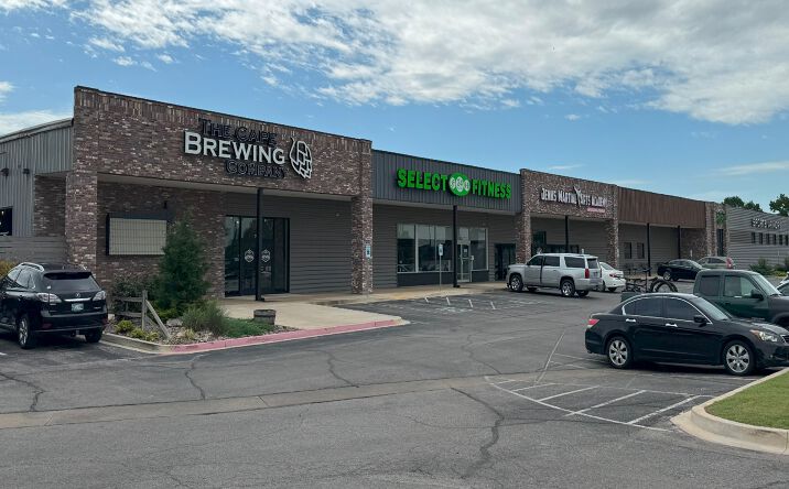 Pictures of Retail property located at 728 W Main St, Jenks, OK 74037 for lease - image #1