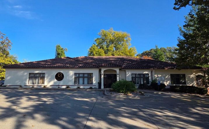 Pictures of Office property located at 1011 E Saint Maartens Drive, St Joseph, MO 64506 for lease - image #1