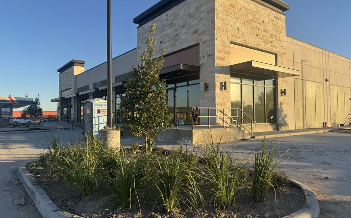 Pictures of Retail, Office, Restaurant property located at 19300 Hwy 6, Manvel, TX 77578 for lease - image #1