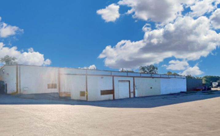 Pictures of Industrial property located at 5526 Crystal Lake Blvd, Dallas, TX 75236 for lease - image #1