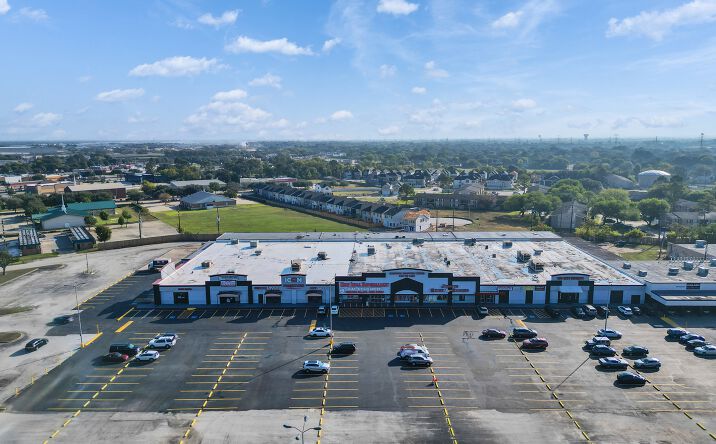 Pictures of Retail property located at 445 FM 1092 Rd, Stafford, TX 77477 for lease - image #1