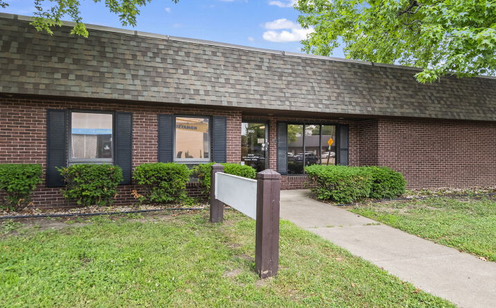 Pictures of Office property located at 900 S Spring St, Springfield, IL 62704 for lease - image #1