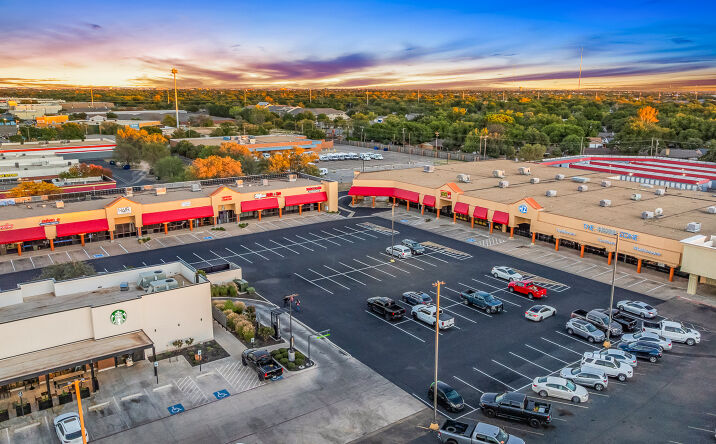 Pictures of Retail property located at 3225 50th St, Lubbock, TX 79413 for lease - image #1