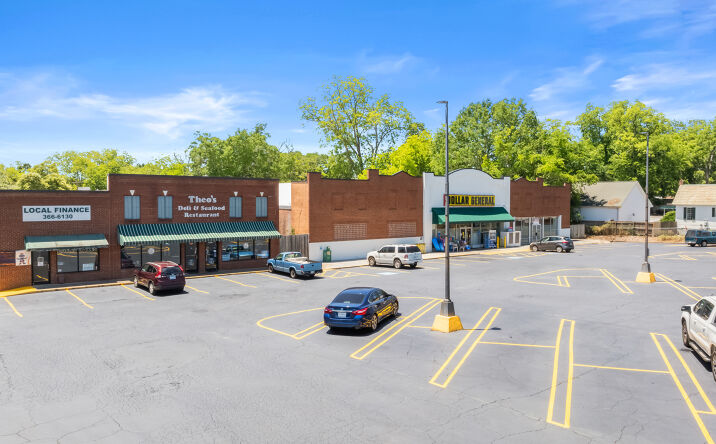 Pictures of Retail property located at 300 S Main St, Abbeville, SC 29620 for lease - image #1