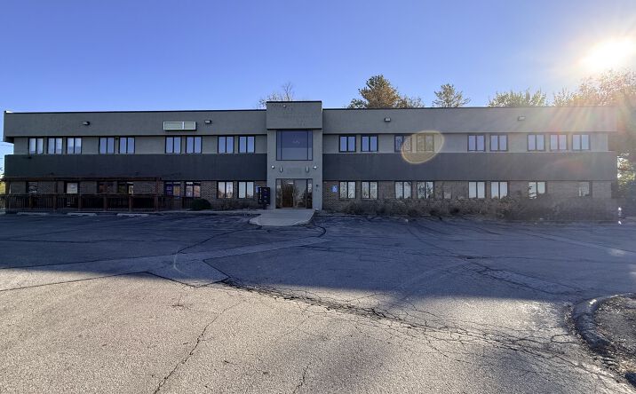 Pictures of Office property located at 8980 Hickman Rd, Clive, IA 50325 for lease - image #1