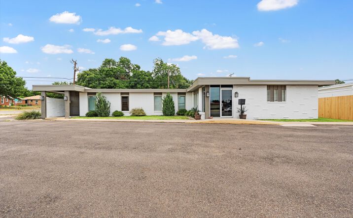 Pictures of Office property located at 1215 Lake Air Dr, Waco, TX 76710 for lease - image #1