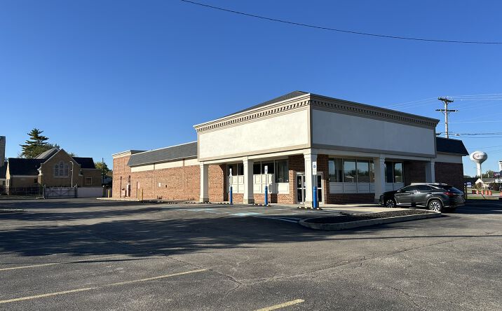 Pictures of Retail, Restaurant property located at 900 N Broad St, Fairborn, OH 45324 for lease - image #1