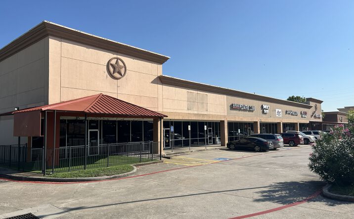 Pictures of Retail property located at 9721 Broadway St, Pearland, TX 77584 for lease - image #1