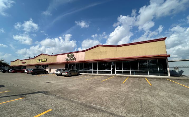 Pictures of Retail property located at 10002 Fuqua St, Houston, TX 77089 for lease - image #1