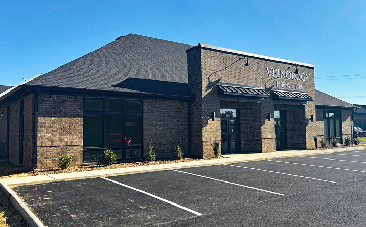 Pictures of Office property located at 140 E Professional Park Ct, Bowling Green, KY 42104 for lease - image #1
