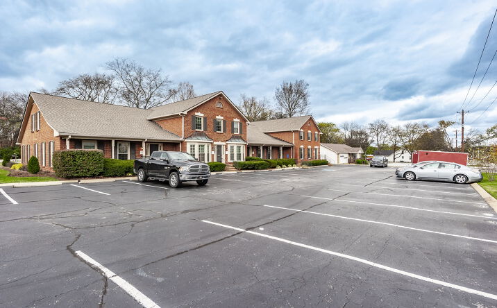 Pictures of Office property located at 405 2 Mile Pike, Goodlettsville, TN 37072 for lease - image #1