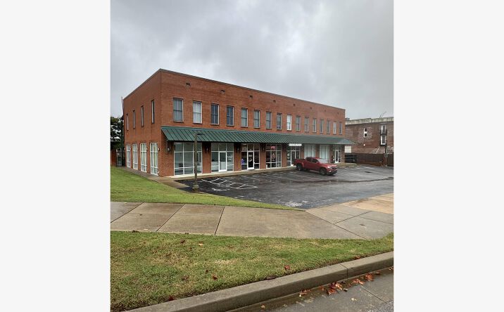 Pictures of Retail property located at 493 N Front St, Memphis, TN 38105 for lease - image #1