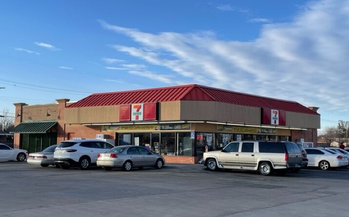 Pictures of Retail, Office property located at 2911 SW 68th St, Oklahoma City, OK 73159 for lease - image #1