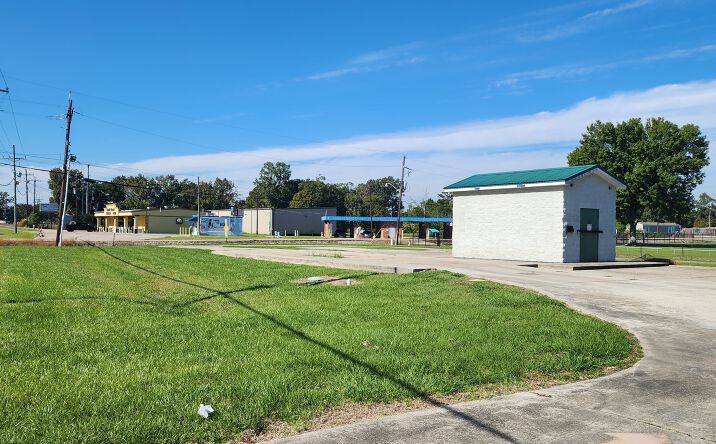 Pictures of Land property located at 37044 Perkins Rd, Prairieville, LA 70769 for lease - image #1
