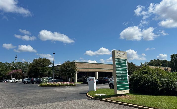 Pictures of Office property located at 2866 Dauphin St, Mobile, AL 36607 for lease - image #1