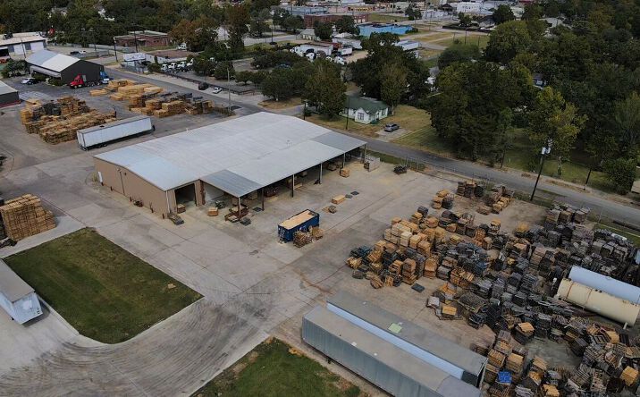 Pictures of Industrial property located at 308 S 1st St, Baytown, TX 77520 for lease - image #1