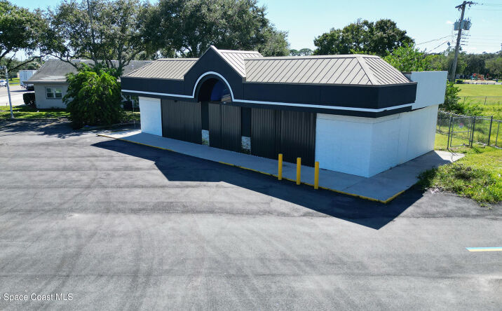 Pictures of Retail property located at 1035 W King Street, Cocoa, FL 32922 for lease - image #1