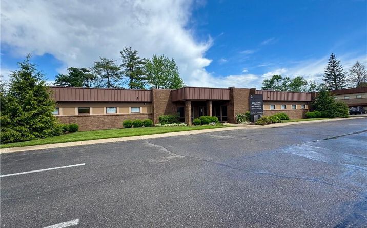 Pictures of Office property located at 830 Bethesda Dr, Zanesville, OH 43701 for lease - image #1