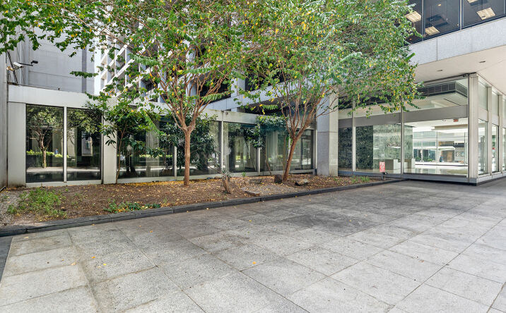 Pictures of Retail, Restaurant property located at 1201 Main St, Houston, TX 77002 for lease - image #1