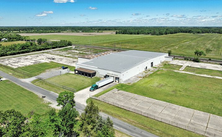 Pictures of Industrial property located at 823 Aaron Pkwy, Centralia, IL 62801 for lease - image #1