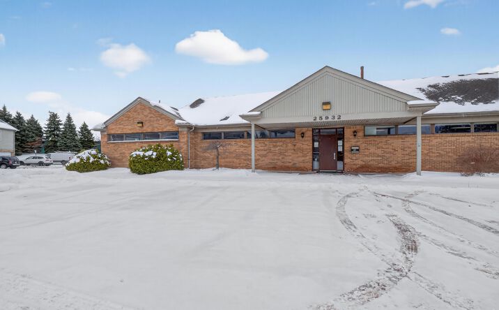Pictures of Office, Retail property located at 25932 Dequindre Rd, Warren, MI 48091 for lease - image #1
