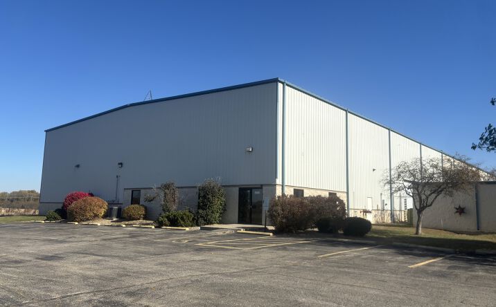 Pictures of Office, Special Purpose property located at 2600 Beverly Dr, Lincoln, IL 62656 for lease - image #1