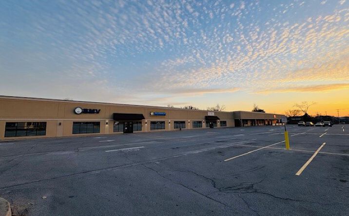 Pictures of Retail property located at 2614 Charlestown Rd, New Albany, IN 47150 for lease - image #1