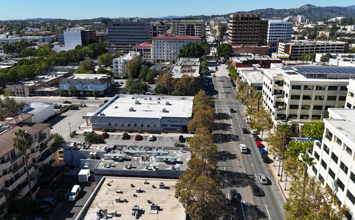 Pictures of Retail property located at 1038 E Colorado Blvd, Pasadena, CA 91106 for lease - image #1