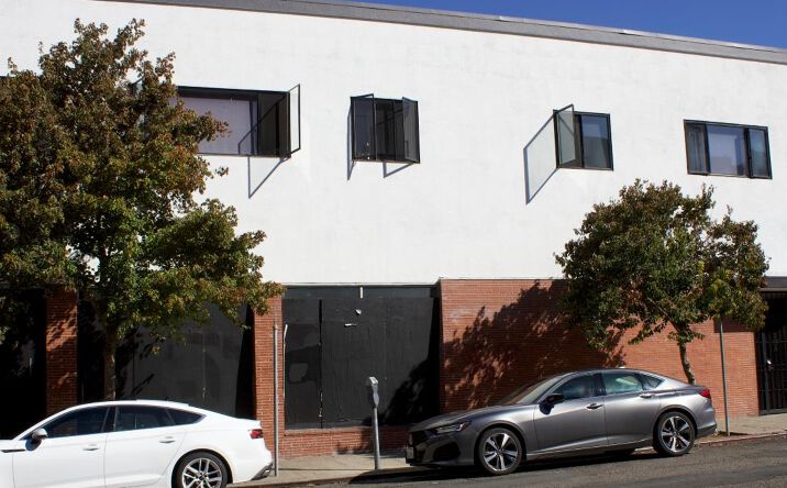 Pictures of Retail, Restaurant property located at 2400 Broadway, Oakland, CA 94612 for lease - image #1