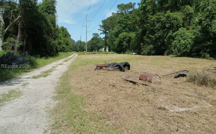 Pictures of Land property located at 326 Spanish Wells Road, Hilton Head Island, SC 29926 for lease - image #1