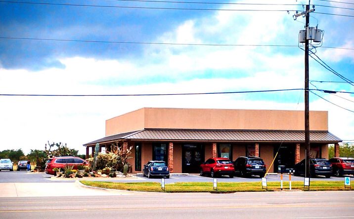 Pictures of Retail, Office property located at 2489 US-77 BUS, San Benito, TX 78586 for lease - image #1