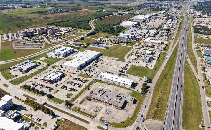 Pictures of Retail, Office property located at 7675 Memorial Blvd, Port Arthur, TX 77640 for lease - image #1