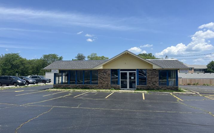 Pictures of Retail, Office property located at 1124 N Milwaukee Avenue, Libertyville, IL 60048 for lease - image #1