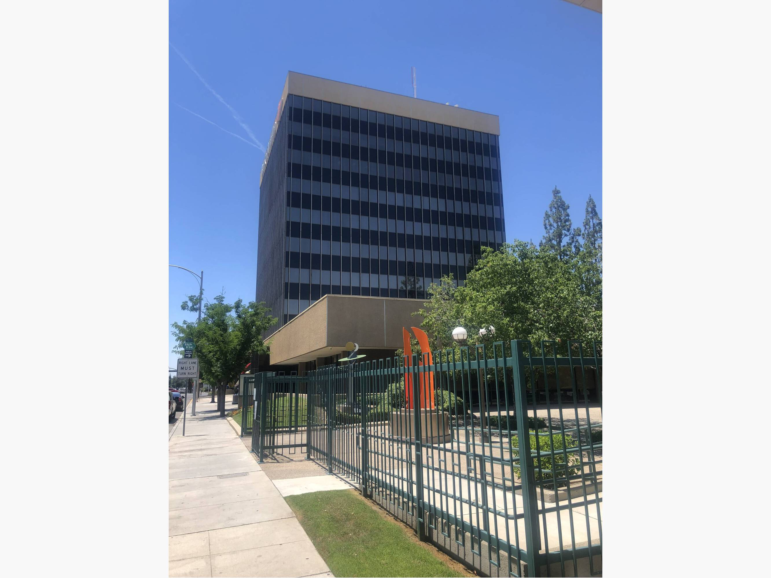 1430 Truxtun Ave, Bakersfield, CA 93301