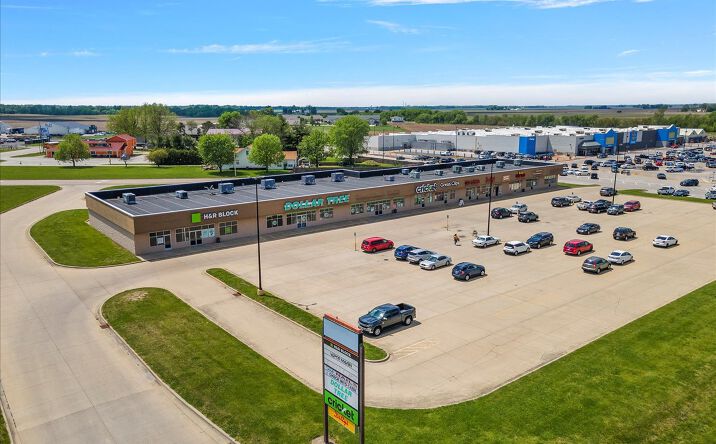 Pictures of Retail property located at 1526-B W Springfield Rd, Taylorville, IL 62568 for lease - image #1