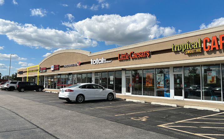 Pictures of Retail property located at 60 North Ave, Villa Park, IL 60181 for lease - image #1