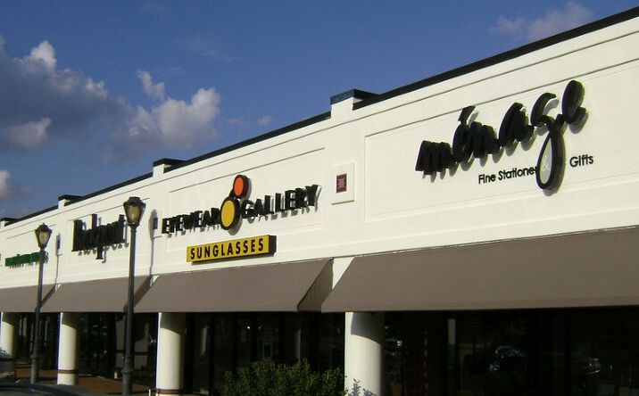 Pictures of Retail property located at 426 N Perkins Rd, Memphis, TN 38117 for lease - image #1