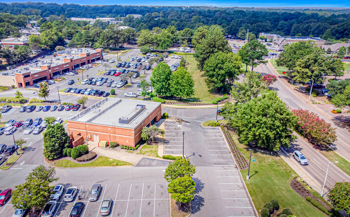 Pictures of Retail property located at 7699 W Farmington Blvd, Germantown, TN 38138 for lease - image #1