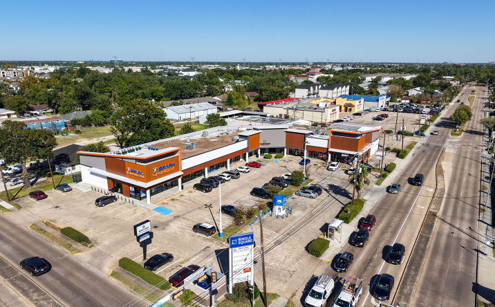 Pictures of Retail property located at 8540 Hammerly Blvd, Houston, TX 77055 for lease - image #1