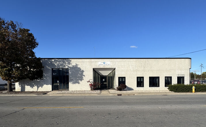 Pictures of Office property located at 1727 Morrow St, Green Bay, WI 54302 for lease - image #1