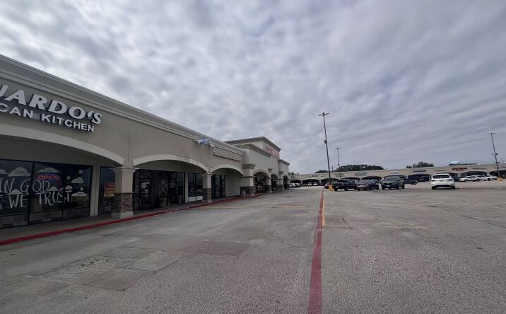 Pictures of Retail property located at 913 E NASA Pkwy, Houston, TX 77058 for lease - image #1
