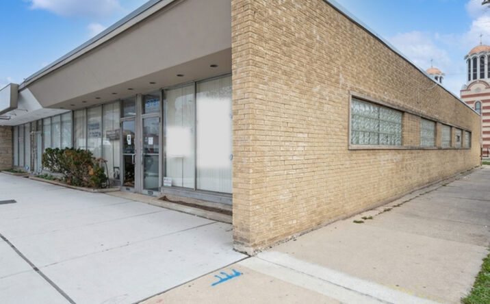 Pictures of Office, Retail property located at 5781 N Lincoln Avenue, Chicago, IL 60659 for lease - image #1