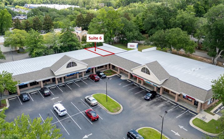 Pictures of Retail property located at 1989 Capital Cir NE, Tallahassee, FL 32308 for lease - image #1