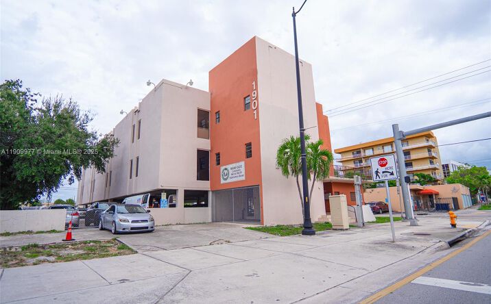 Pictures of Office property located at 1901 SW 1st St, Miami, FL 33135 for lease - image #1