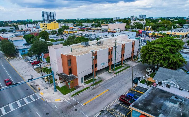 Pictures of Office property located at 1901 SW 1st St, Miami, FL 33135 for lease - image #1