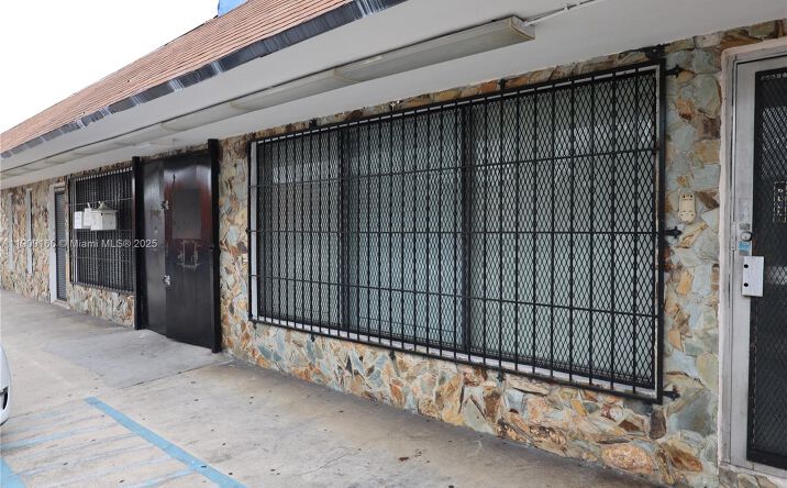 Pictures of Retail, Office property located at 4634 NW 27th Ave, Miami, FL 33142 for lease - image #1