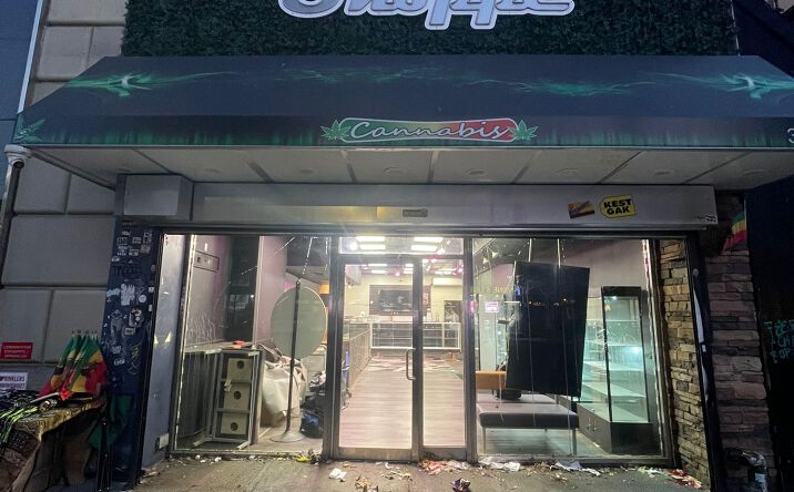 Pictures of Retail, Restaurant property located at 390 8th Ave, New York, NY 10001 for lease - image #1
