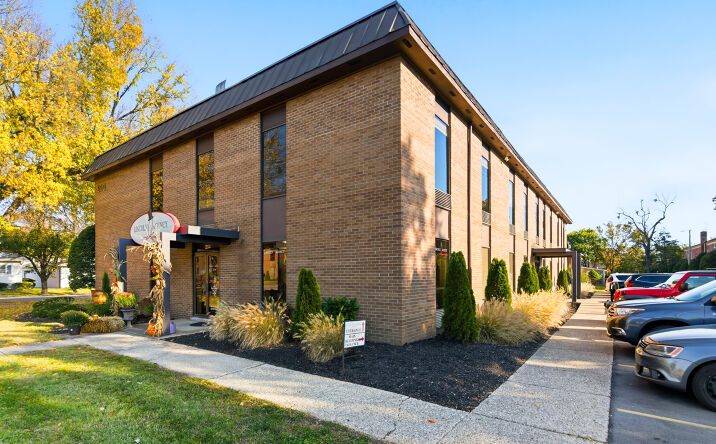 Pictures of Office property located at 214 Breckenridge Ln, Louisville, KY 40207 for lease - image #1