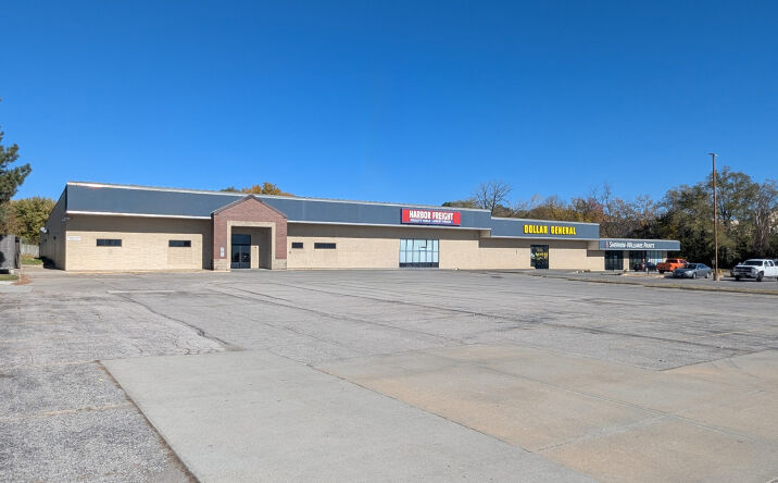 Pictures of Retail, Office property located at 1000 E Army Post Rd, Des Moines, IA 50315 for lease - image #1
