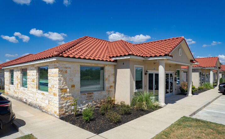 Pictures of Office, Retail property located at 7070 Knights Ct, Missouri City, TX 77459 for lease - image #1